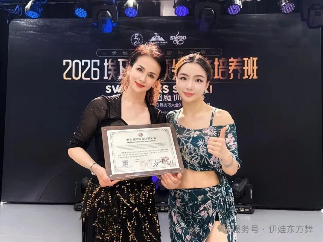 全勤学员结业证书合影6