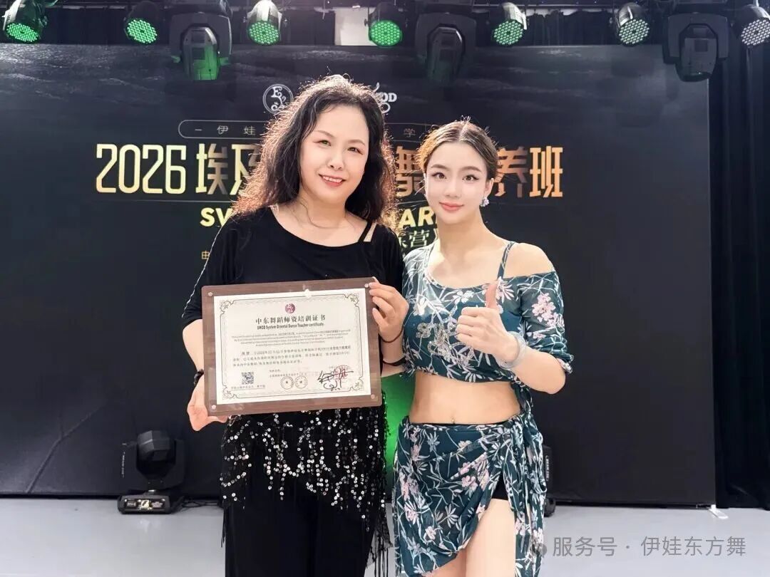 全勤学员结业证书合影7